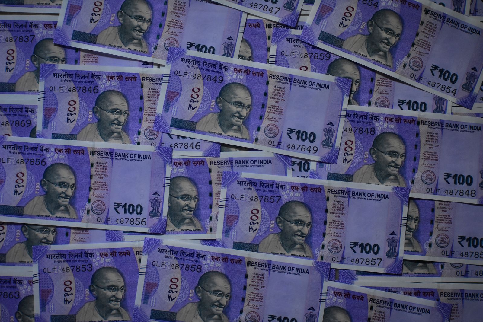 Hands counting currency for the diagnostic fee
